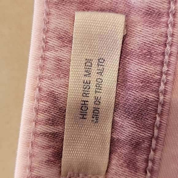 Universal Thread Size 4 /27 Acid Washed Purple High Rise Midi Cutoff Shorts NWOT - Picture 10 of 10